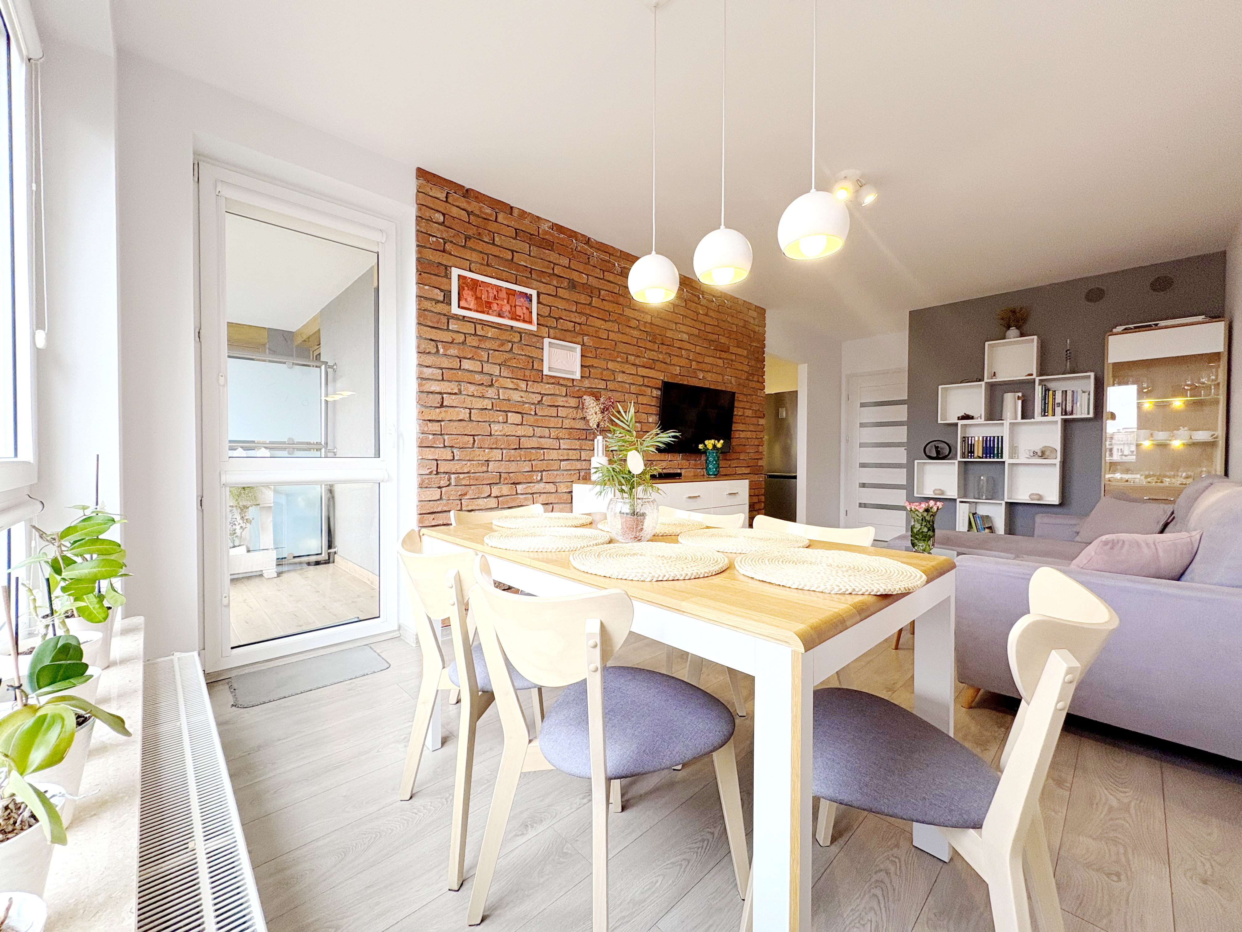 Dwustronne, 3 pokojowe/2018 rok/Dwa balkony - wyposażone 